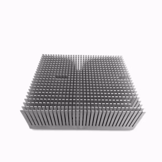 Dissipatore di calore industriale per impieghi gravosi con alette perno con lavorazione personalizzata della scanalatura, dissipatore di calore con soluzione termica in alluminio estruso con foro di fresatura CNC, superficie piana